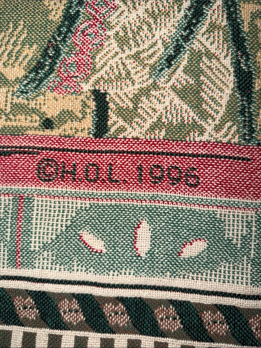 Goodwin Weavers Vintage Festive Santa Holiday Throw Blanket - Red & Green